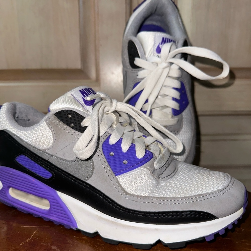 Women’s Nike Air Max 90, Hyper Grape, Size 7.5